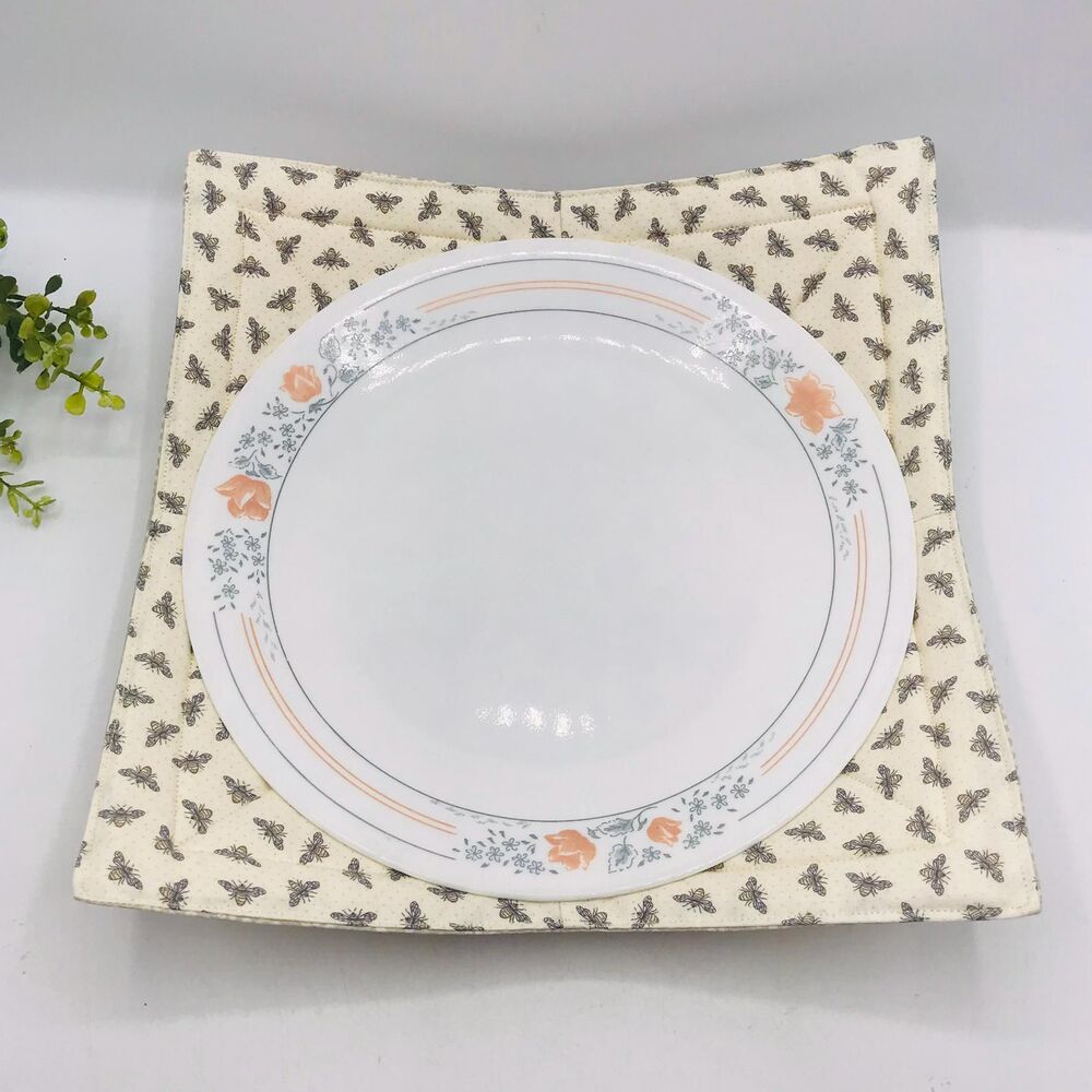 Microwave Dinner Plate Cozy: Reversible, Neutral Bees on Cream Cottage Garden